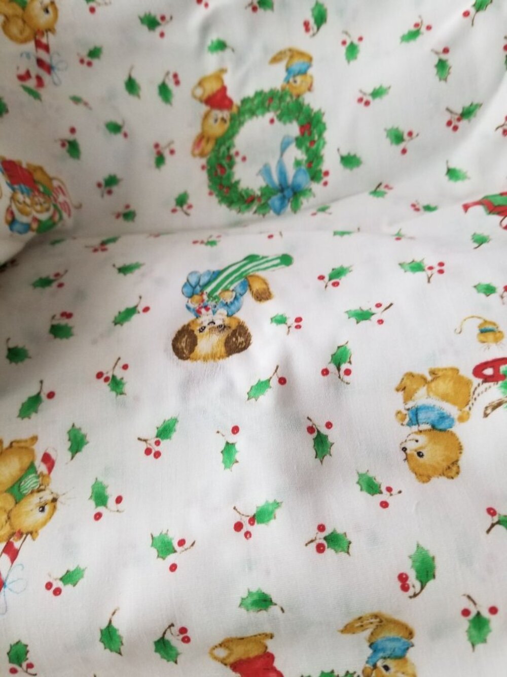 Material Cotton White Fabric Xmas Berries Bears Mice Dogs Wreath Trees Candycane